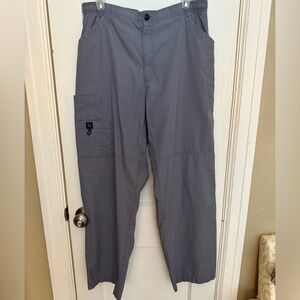 Men's Light Gray Wide/Straight Leg Scrub Cargo Pants. Great condition. Size L